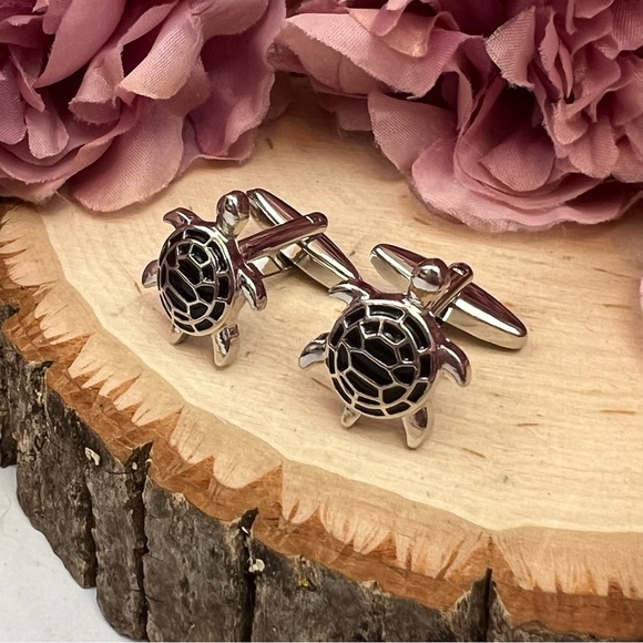 Black and Silver Sea Turtle Cufflinks - Picture 6 of 16